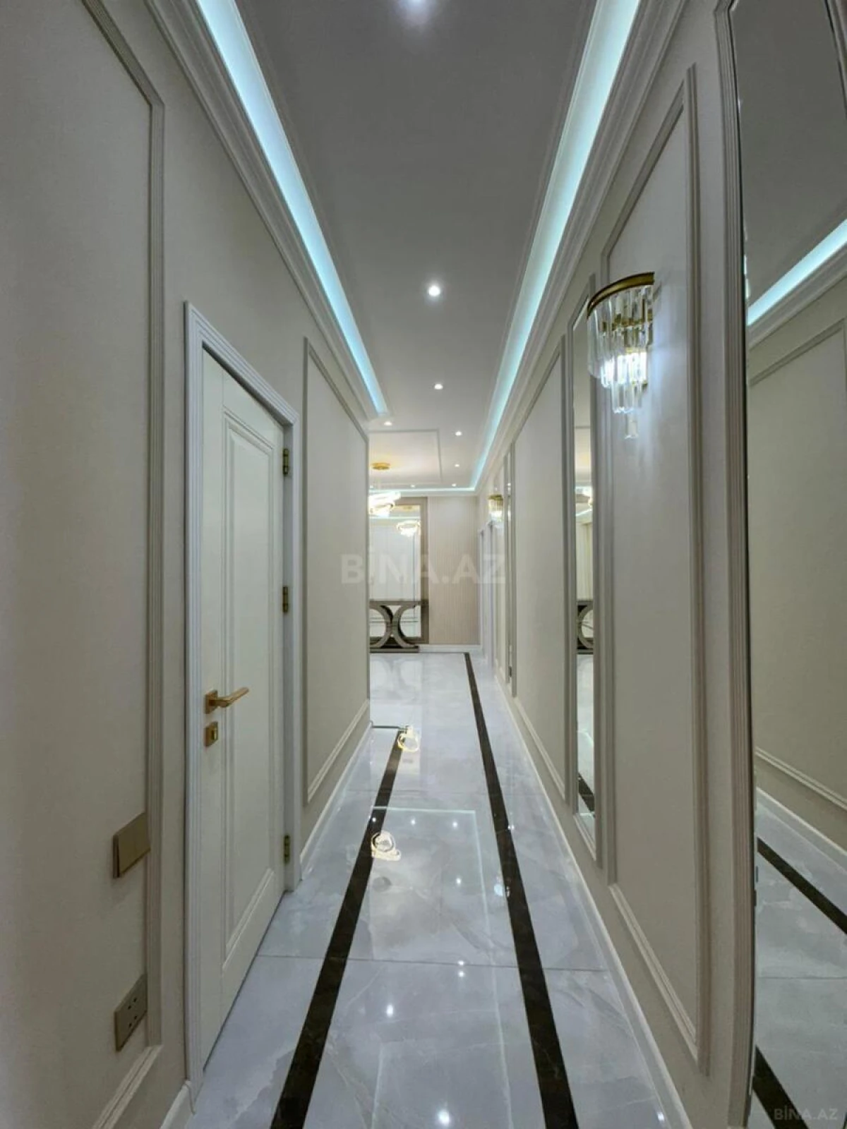 Satılır 2 otaqlı mənzil 105 m²