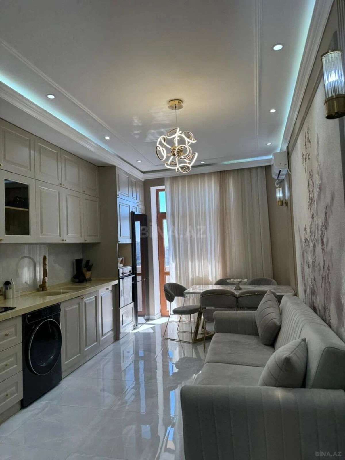 Satılır 2 otaqlı mənzil 105 m²