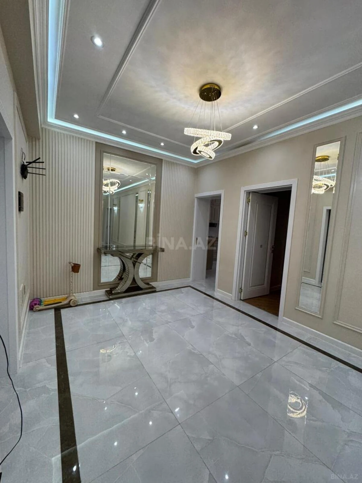 Satılır 2 otaqlı mənzil 105 m²