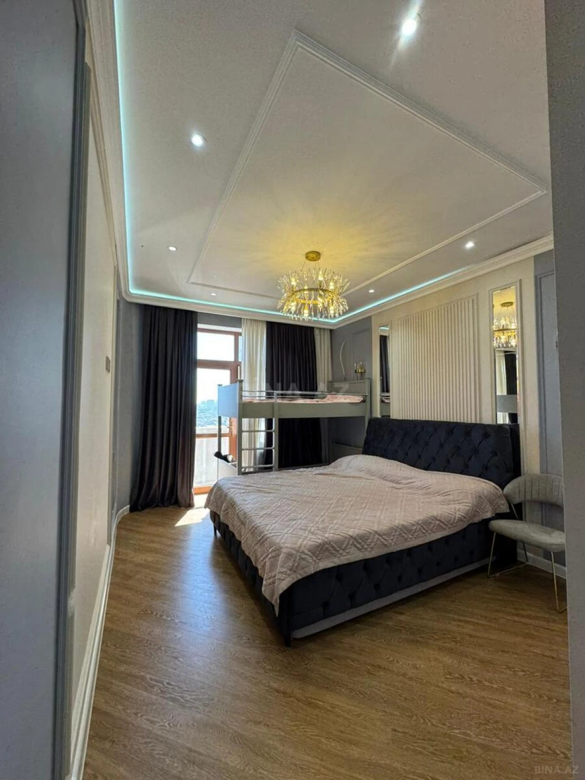 Satılır 2 otaqlı mənzil 105 m²