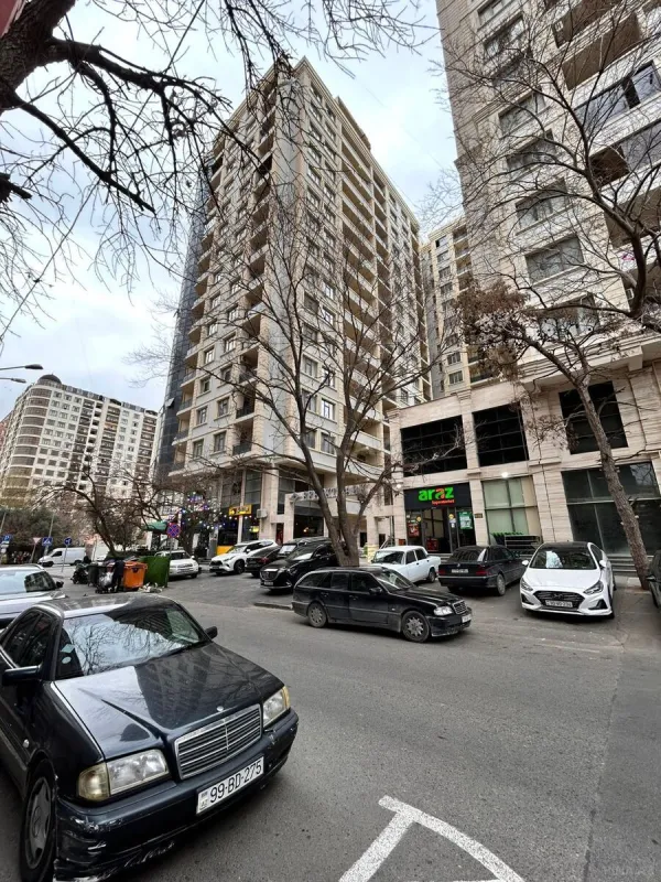 Satılır 3 otaqlı mənzil 138 m²