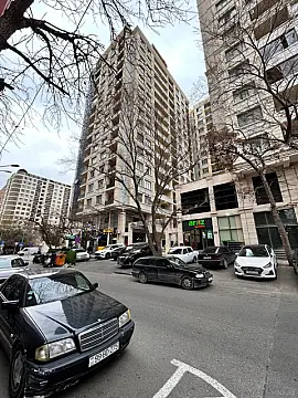 Satılır 3 otaqlı mənzil 138 m²