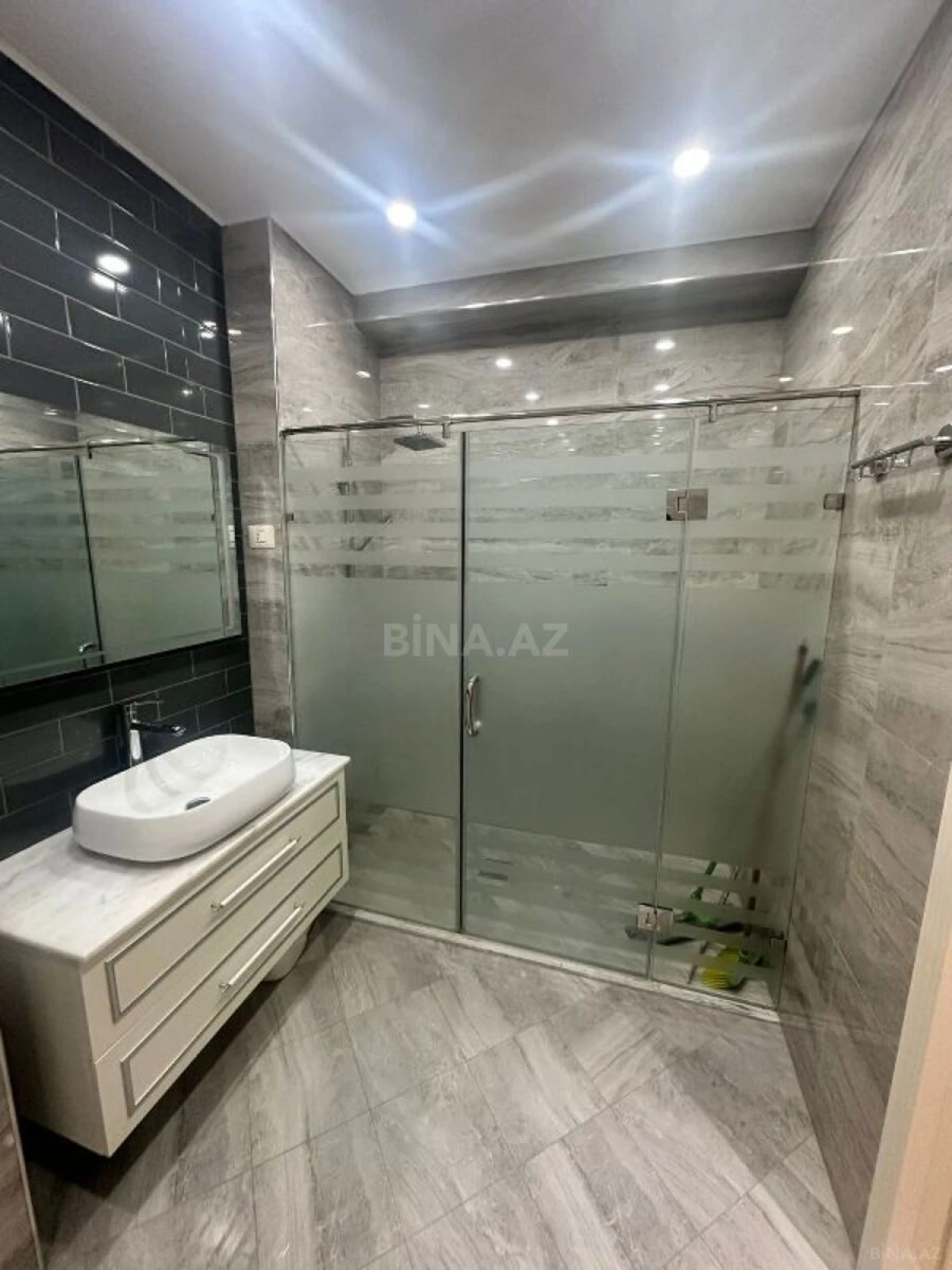 Satılır 3 otaqlı mənzil 150 m²