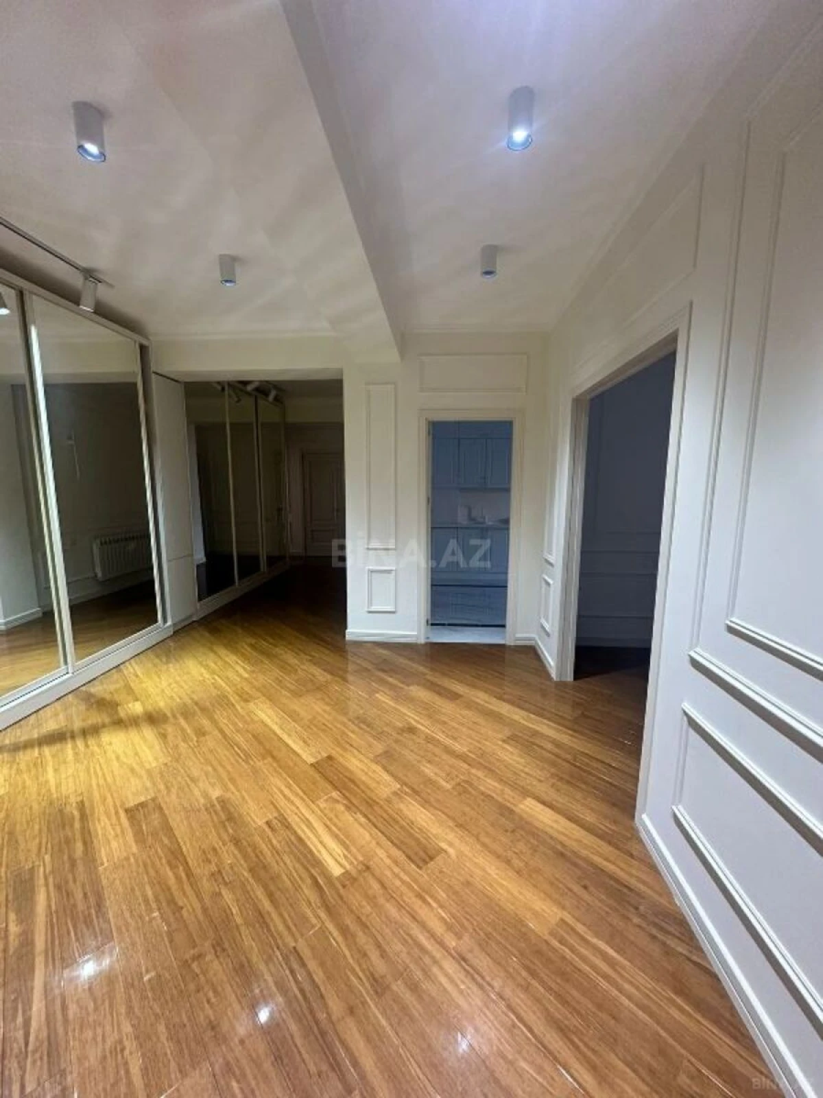 Satılır 3 otaqlı mənzil 150 m²
