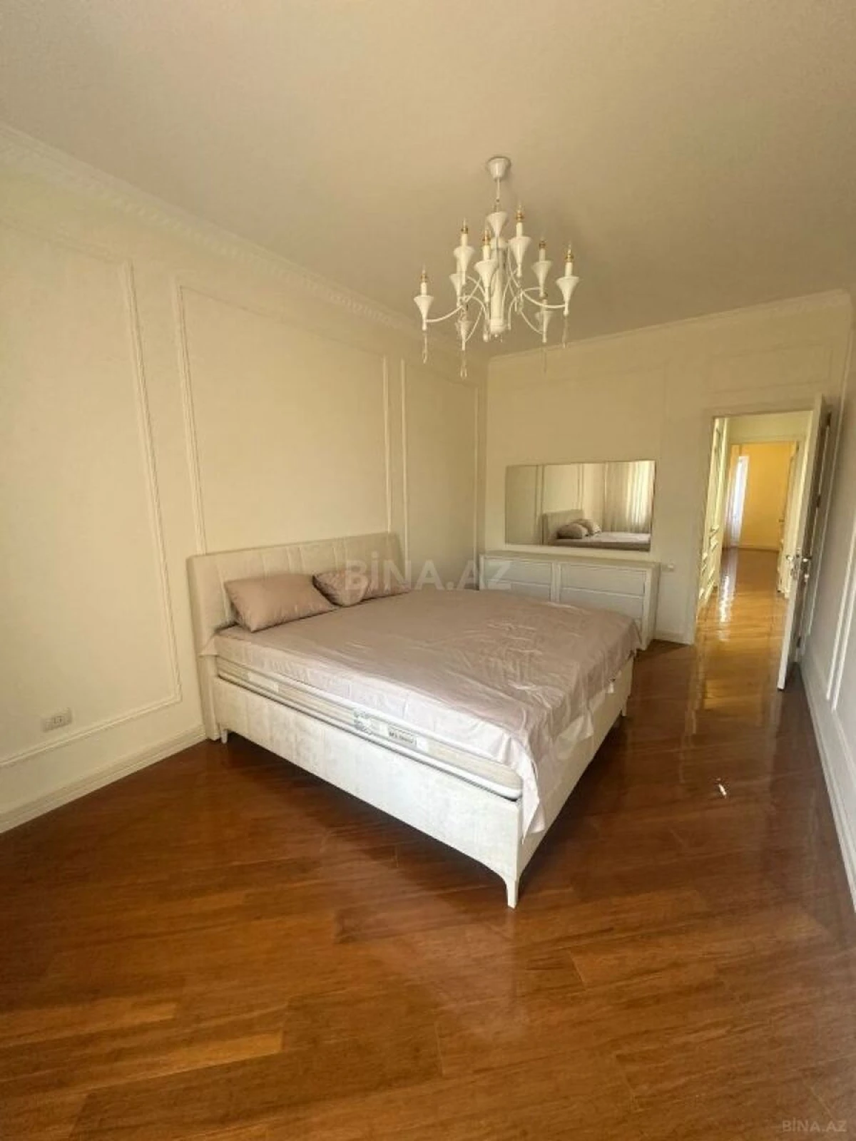 Satılır 3 otaqlı mənzil 150 m²