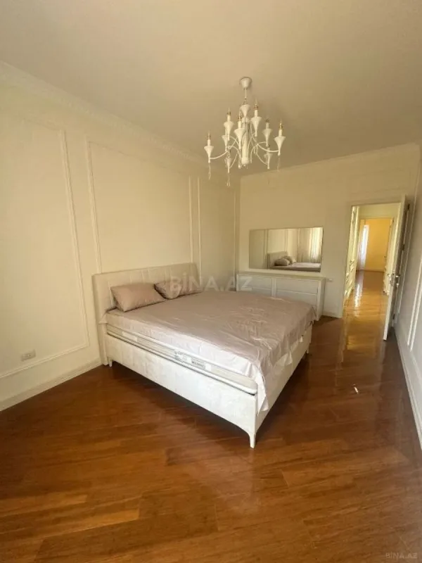 Satılır 3 otaqlı mənzil 150 m²