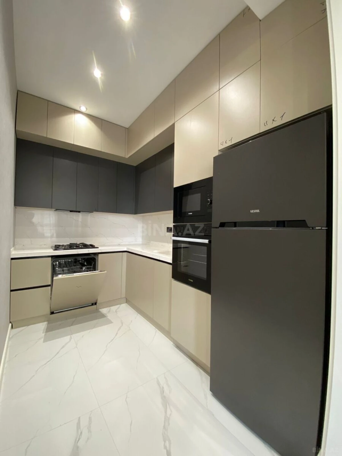Kirayə verilir 3 otaqlı mənzil 120 m²