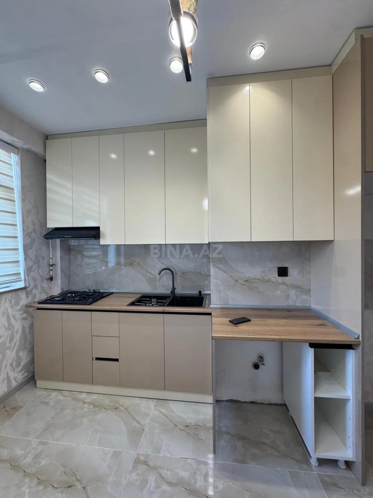 Satılır 2 otaqlı mənzil 86 m²