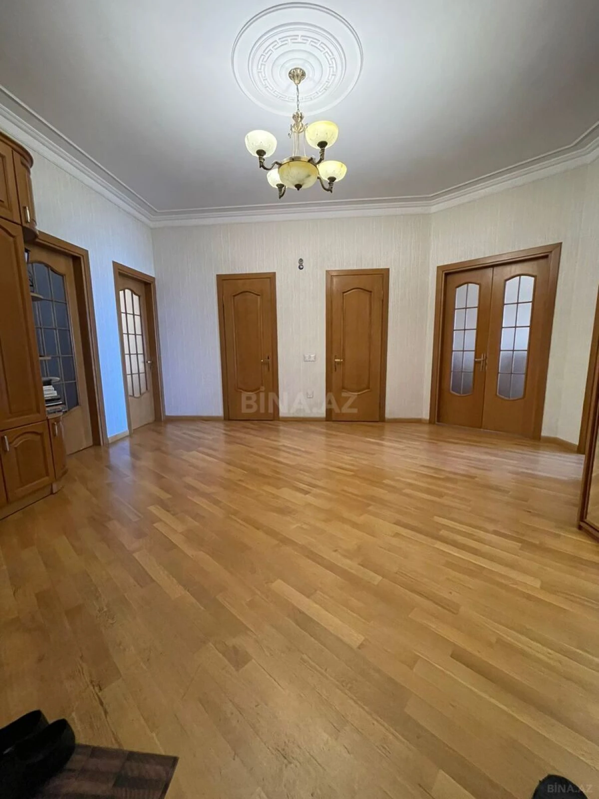 Satılır 3 otaqlı mənzil 145 m²