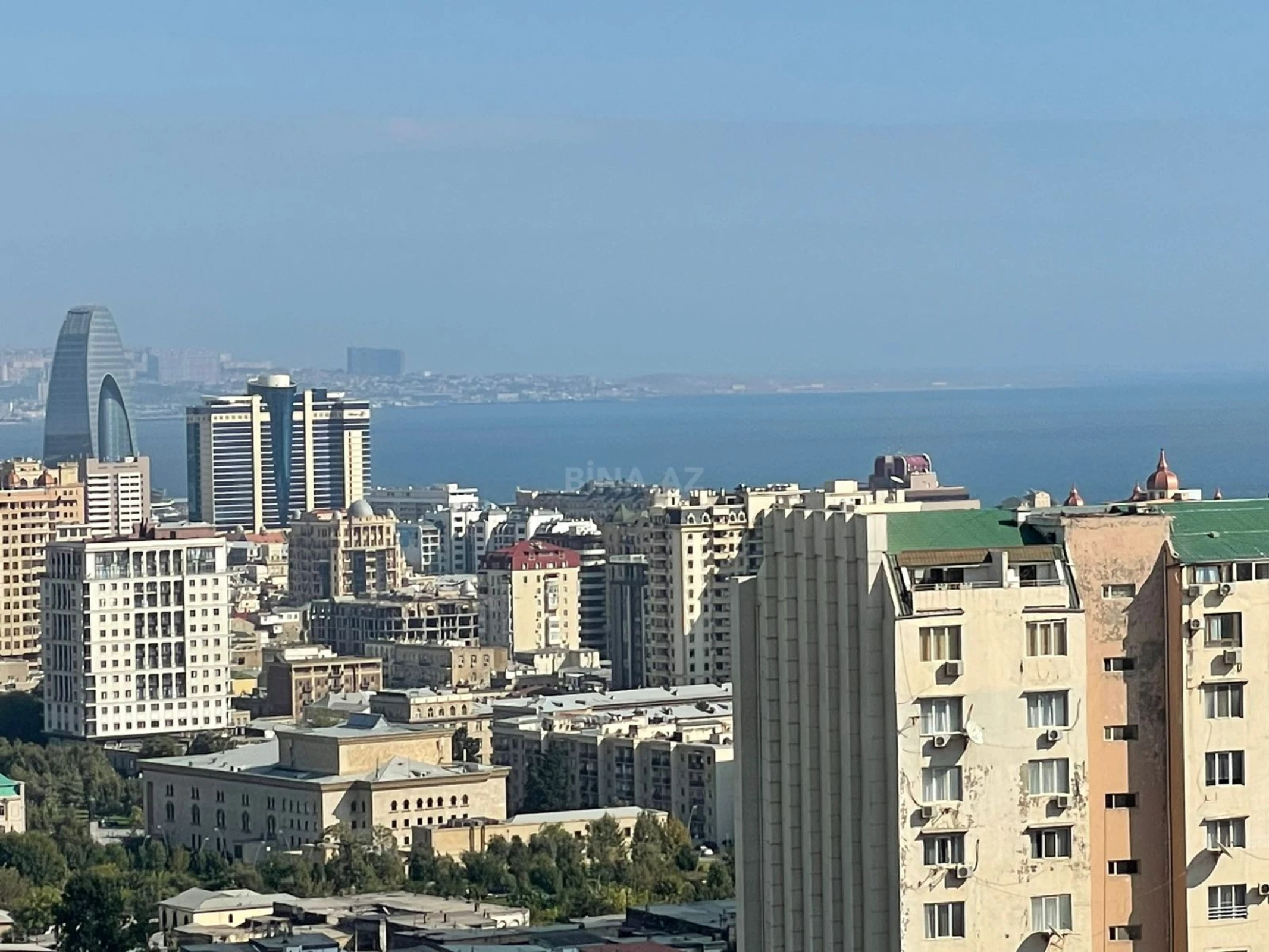 Satılır 3 otaqlı mənzil 145 m²