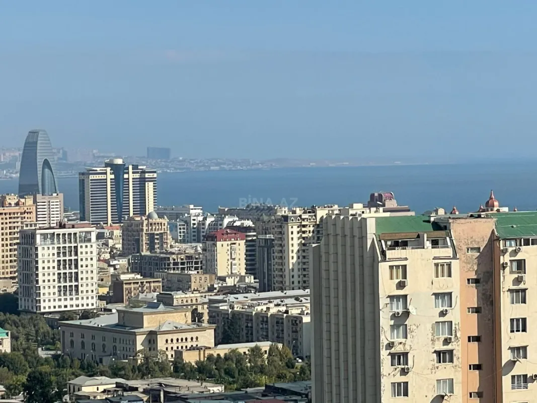 Satılır 3 otaqlı mənzil 145 m²