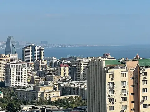 Satılır 3 otaqlı mənzil 145 m²