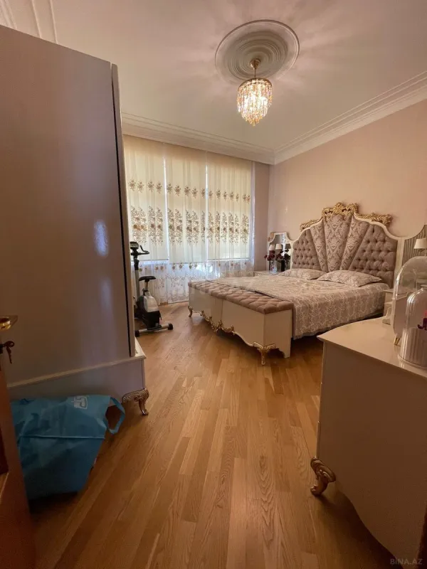 Satılır 3 otaqlı mənzil 145 m²