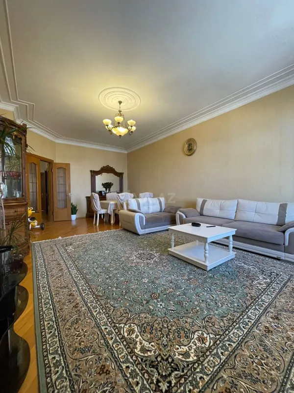 Satılır 3 otaqlı mənzil 145 m²