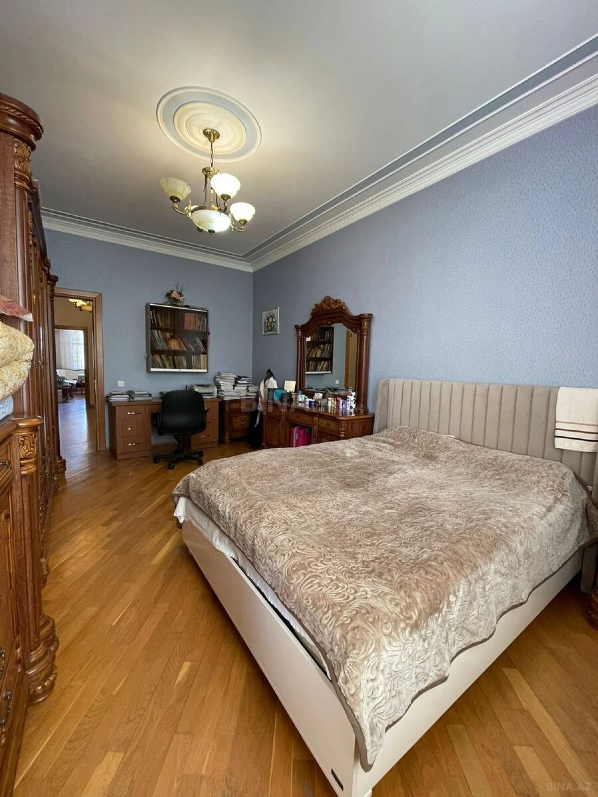 Satılır 3 otaqlı mənzil 145 m²