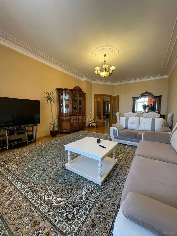 Satılır 3 otaqlı mənzil 145 m²