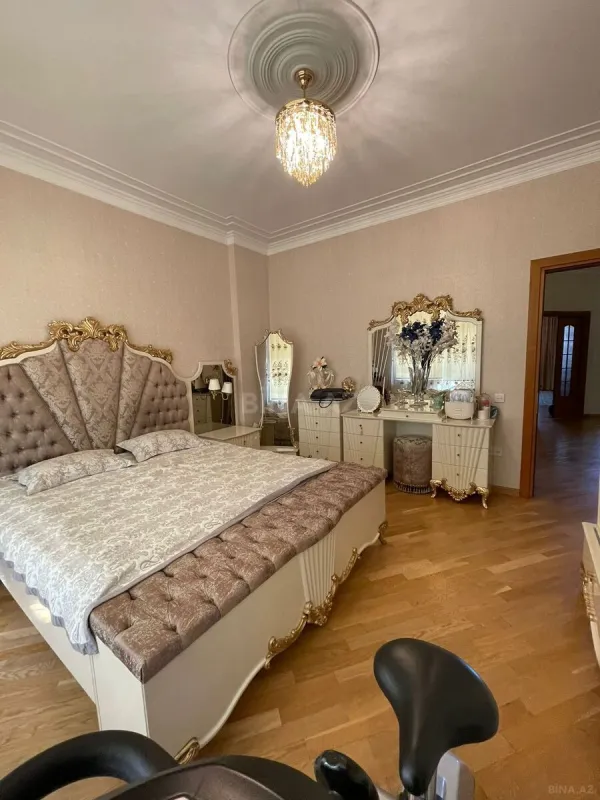 Satılır 3 otaqlı mənzil 145 m²