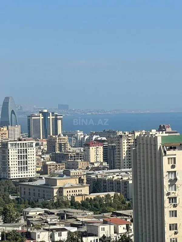 Satılır 3 otaqlı mənzil 145 m²