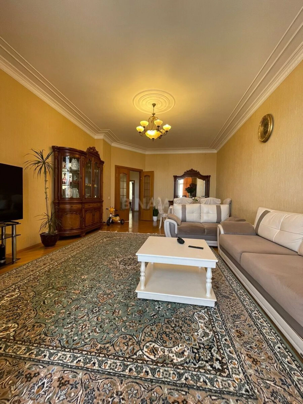 Satılır 3 otaqlı mənzil 145 m²