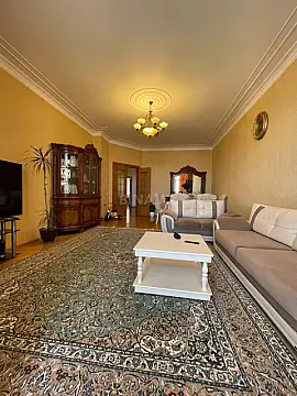 Satılır 3 otaqlı mənzil 145 m²