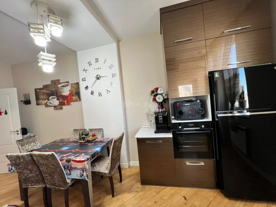 Satılır 3 otaqlı mənzil 135 m²