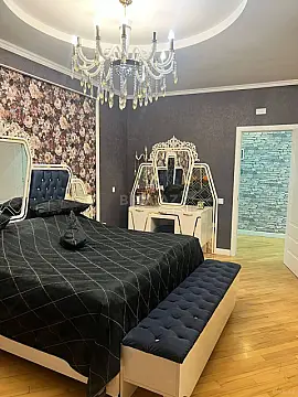 Satılır 3 otaqlı mənzil 135 m²