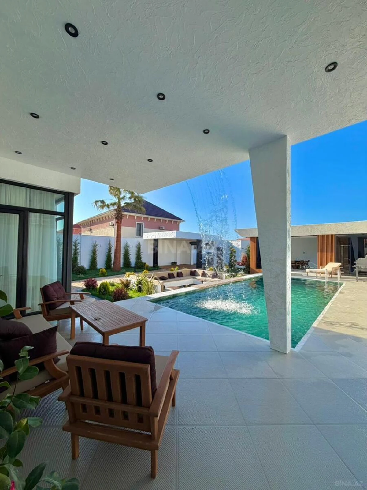 Satılır 5 otaqlı həyət evi 250 m²