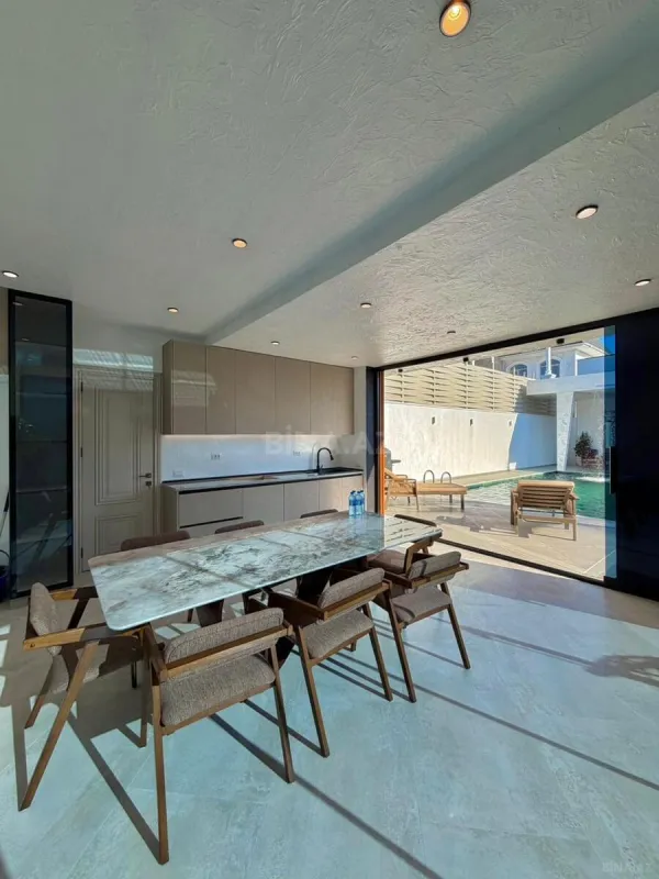 Satılır 5 otaqlı həyət evi 250 m²