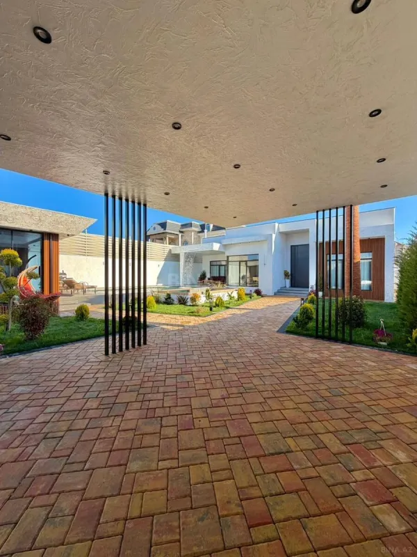 Satılır 5 otaqlı həyət evi 250 m²