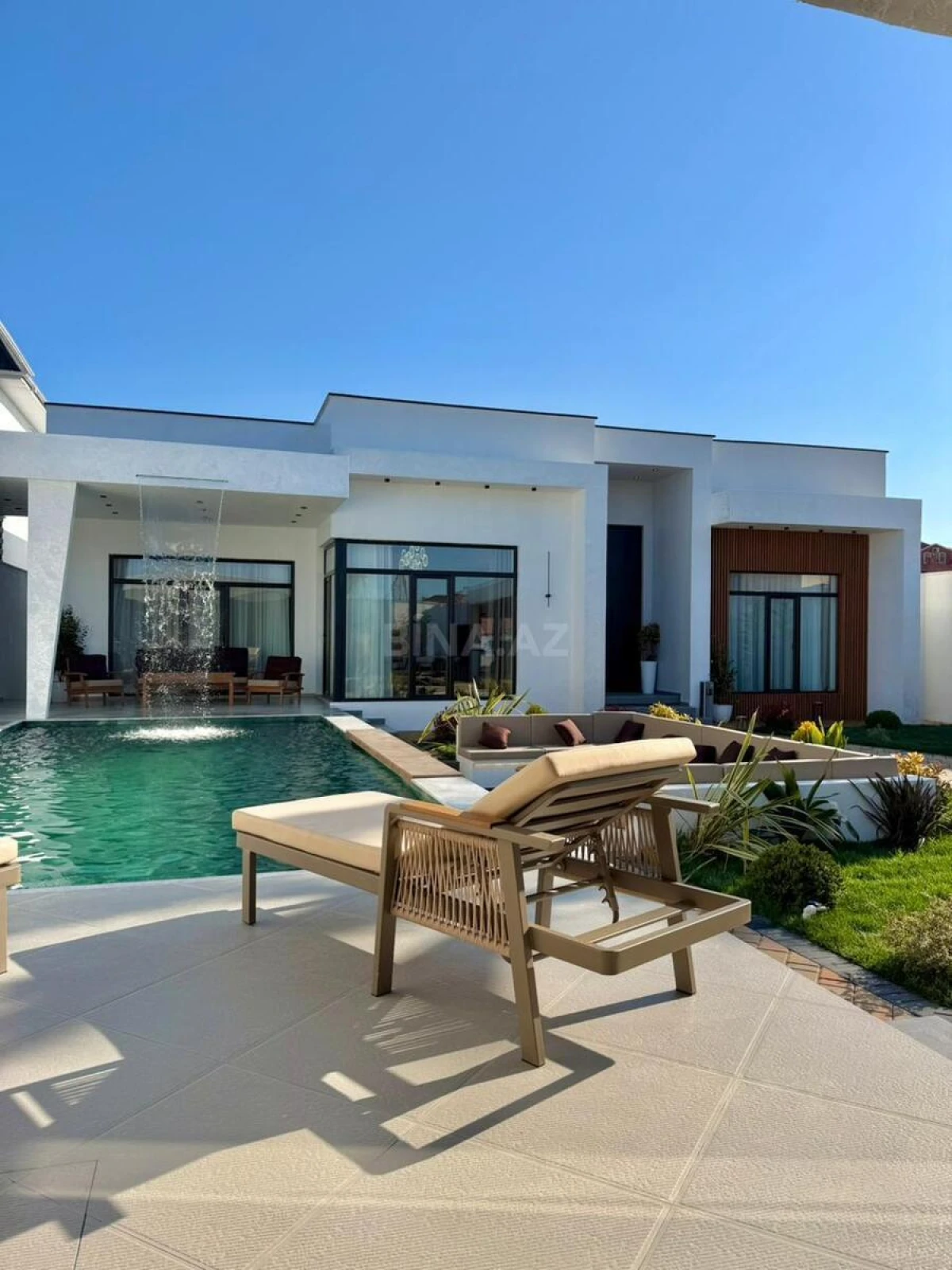 Satılır 5 otaqlı həyət evi 250 m²