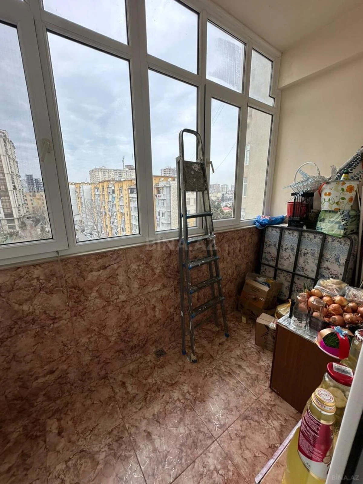 Satılır 4 otaqlı mənzil 172 m²