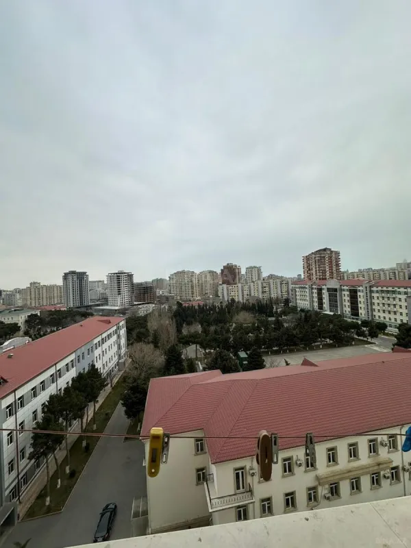Satılır 4 otaqlı mənzil 172 m²