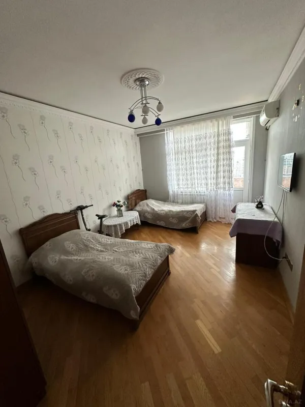 Satılır 4 otaqlı mənzil 172 m²