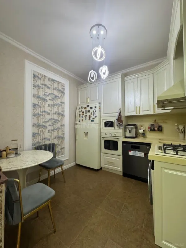 Satılır 2 otaqlı mənzil 76 m²