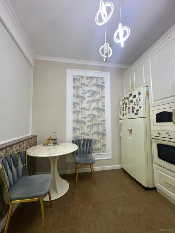 Satılır 2 otaqlı mənzil 76 m²