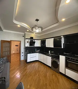 Satılır 4 otaqlı mənzil 170 m²