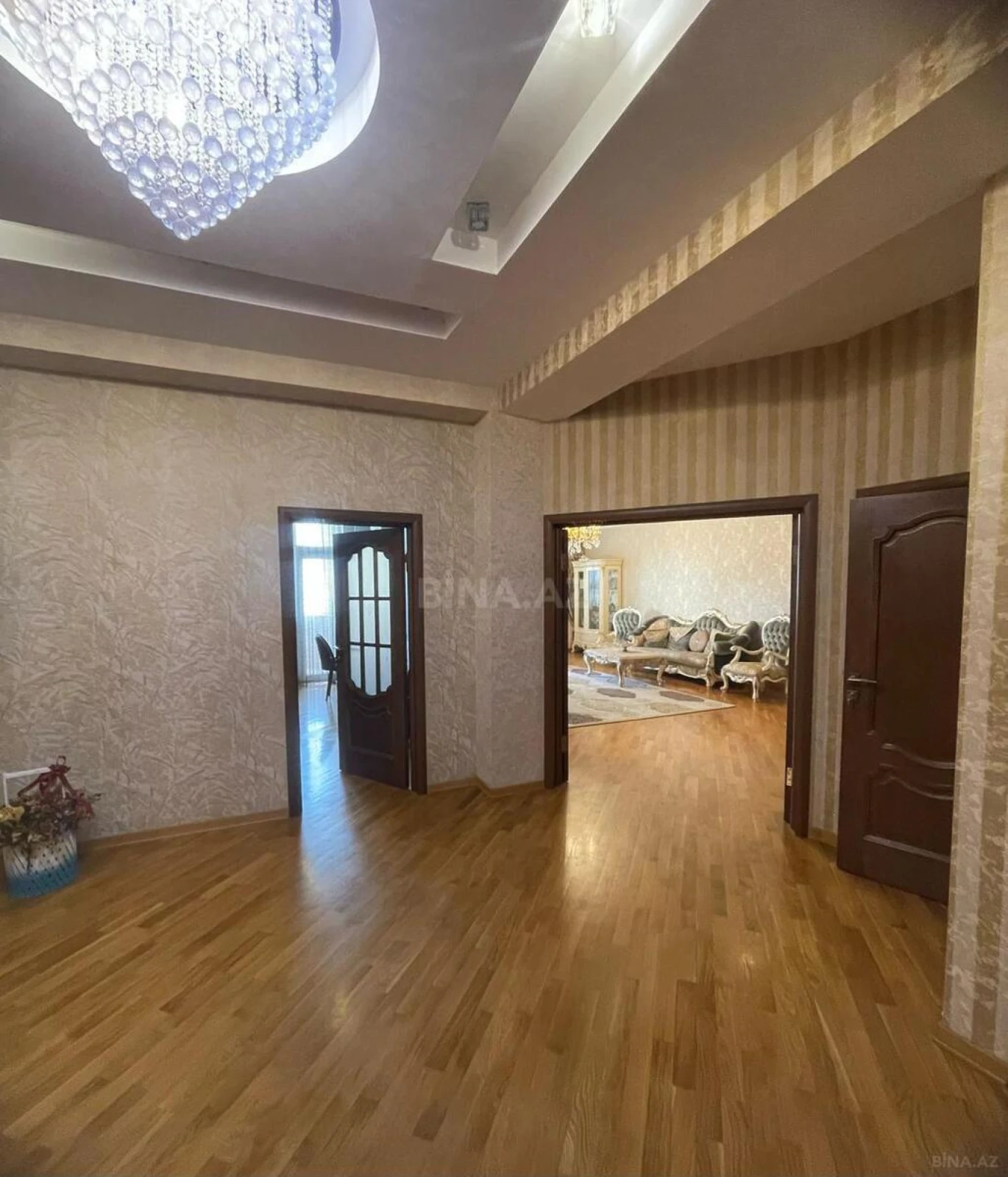 Satılır 4 otaqlı mənzil 170 m²