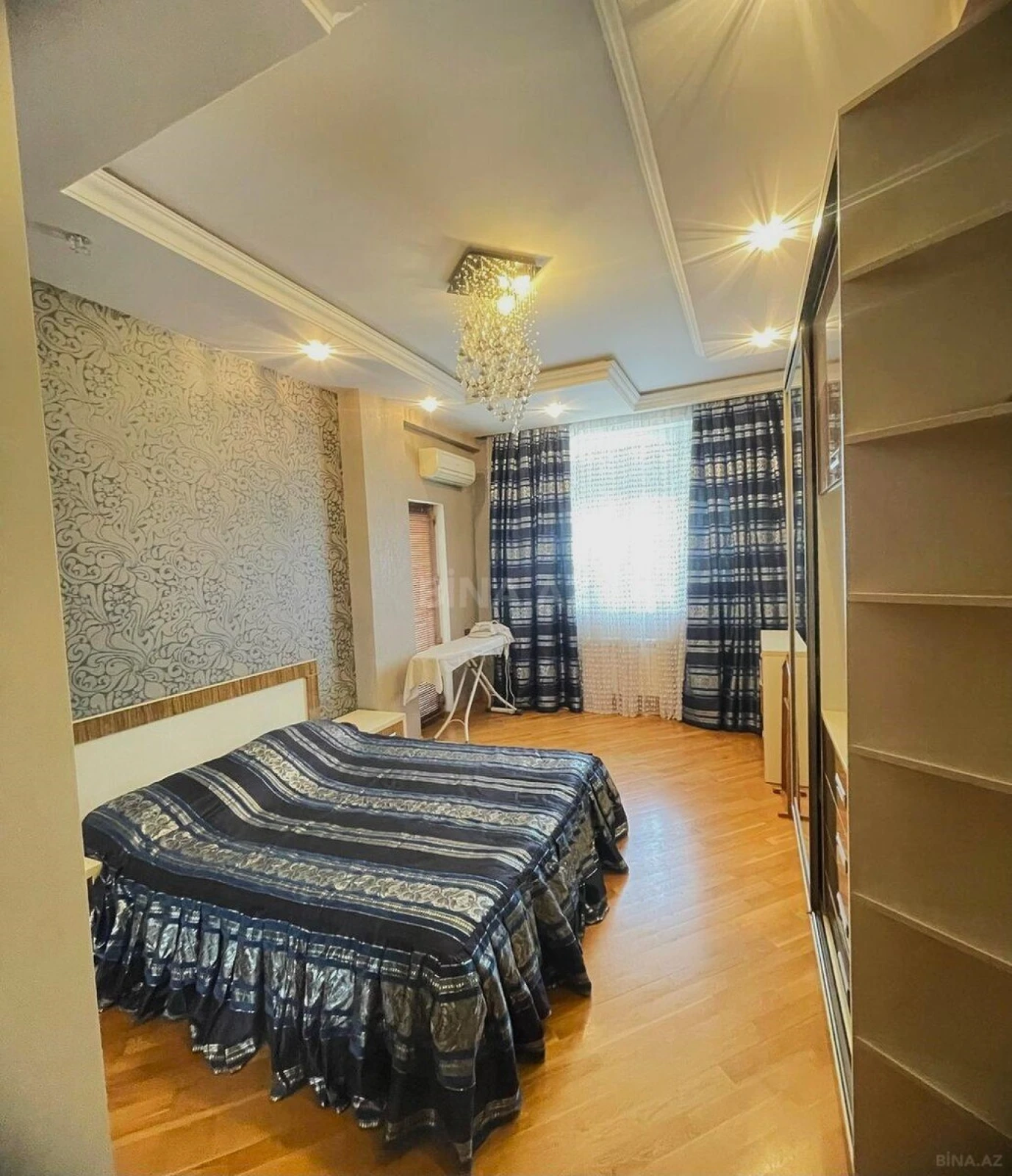 Satılır 4 otaqlı mənzil 170 m²