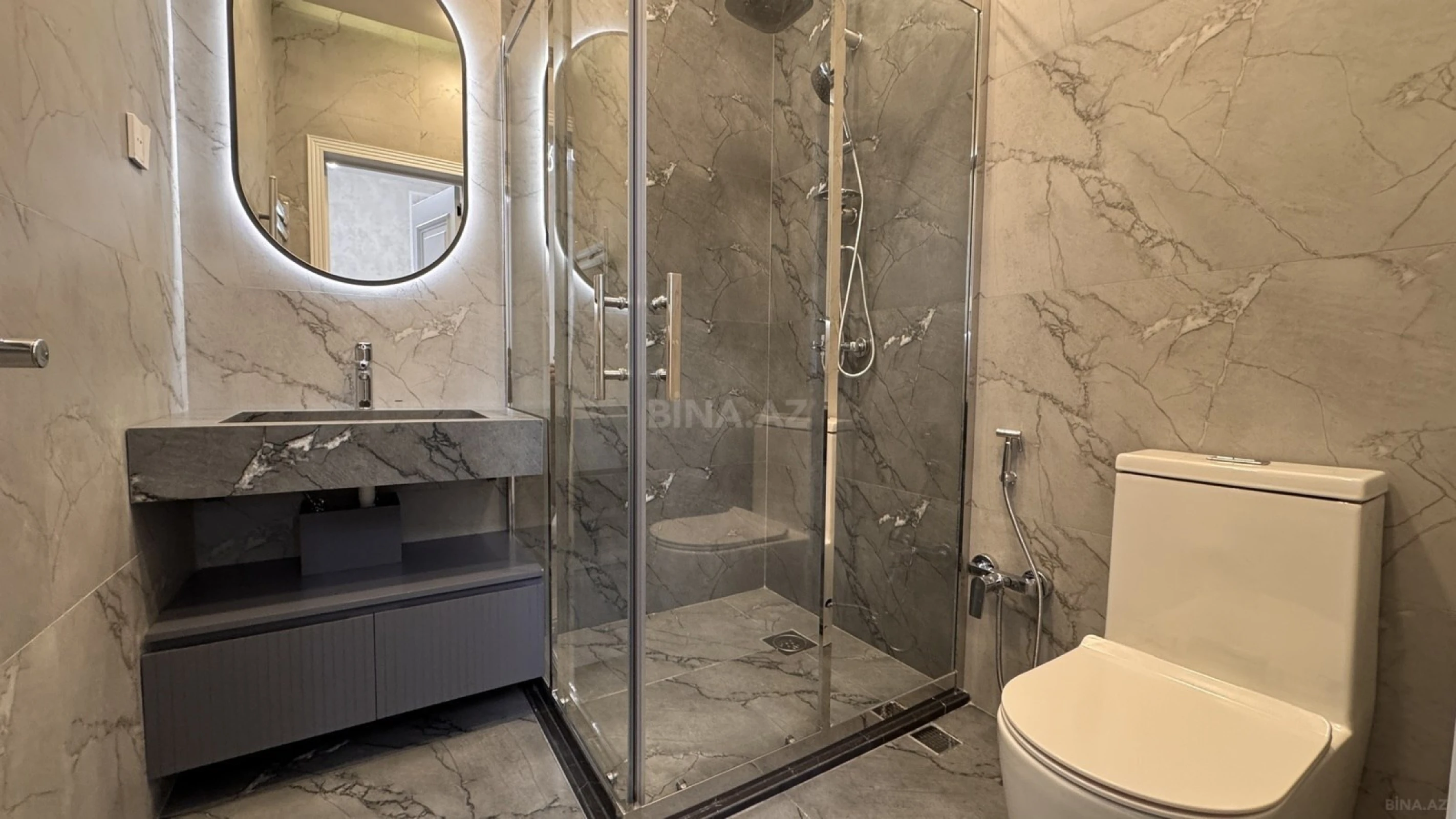 Satılır 5 otaqlı həyət evi 250 m²