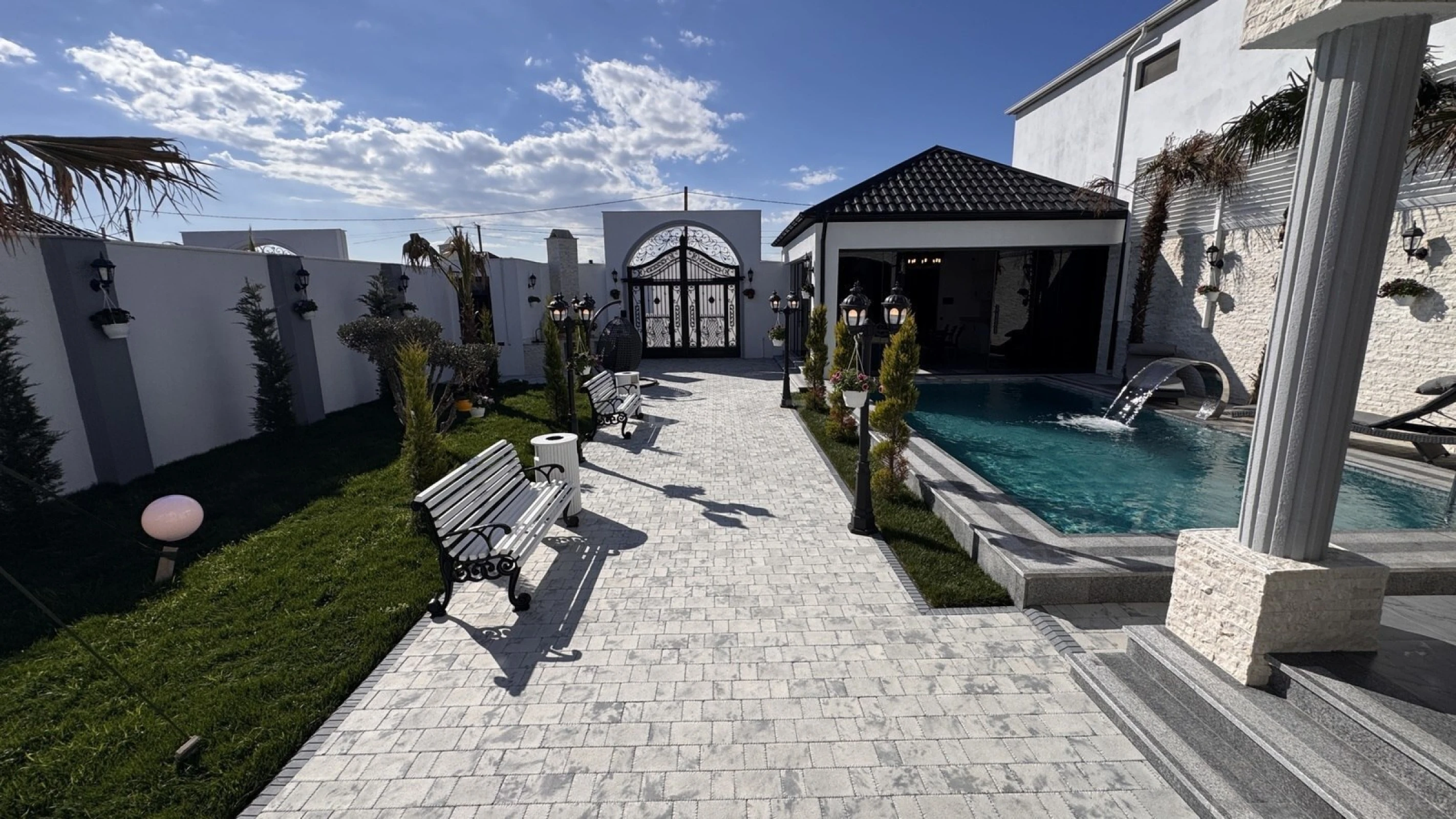 Satılır 5 otaqlı həyət evi 250 m²