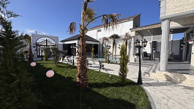 Satılır 5 otaqlı həyət evi 250 m²