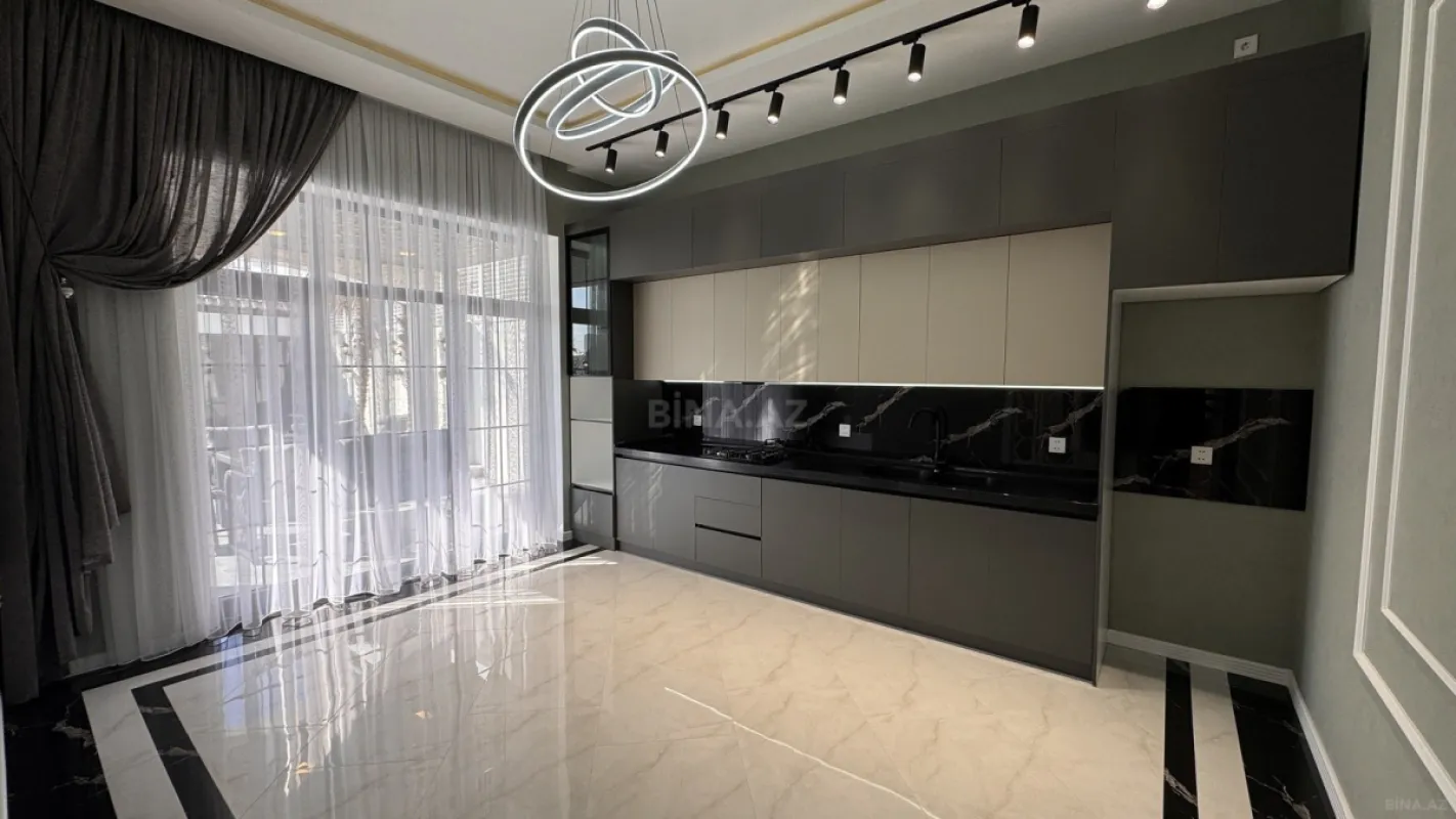 Satılır 5 otaqlı həyət evi 250 m²