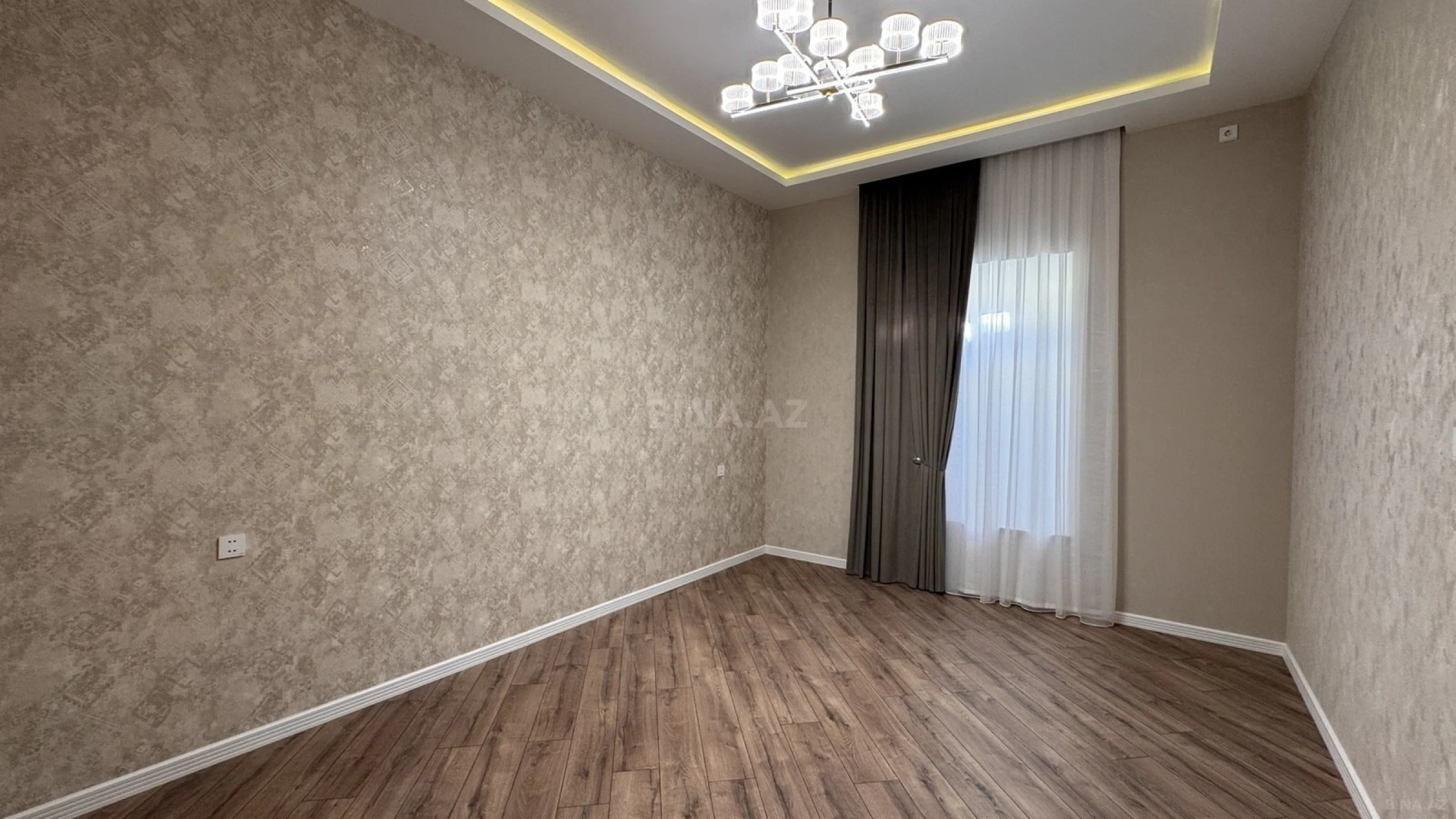 Satılır 5 otaqlı həyət evi 250 m²