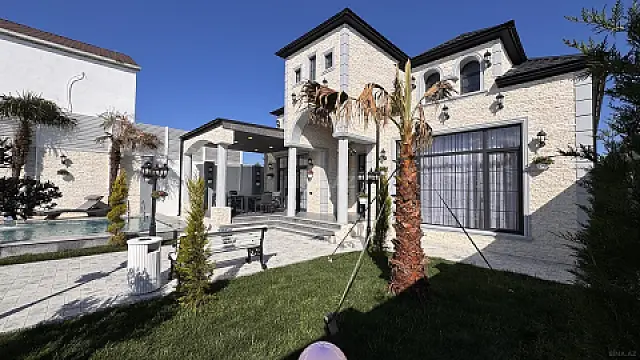 Satılır 5 otaqlı həyət evi 250 m²