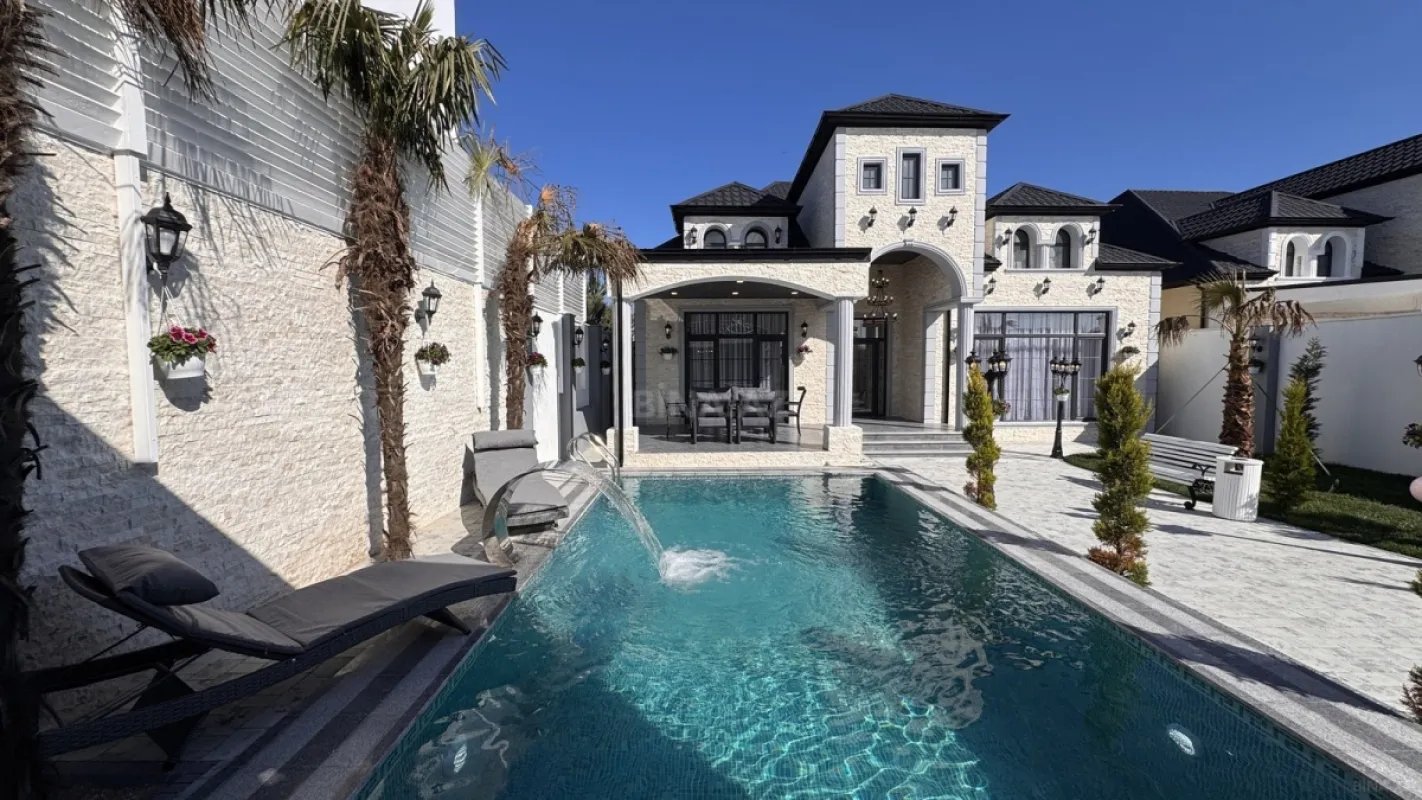 Satılır 5 otaqlı həyət evi 250 m²