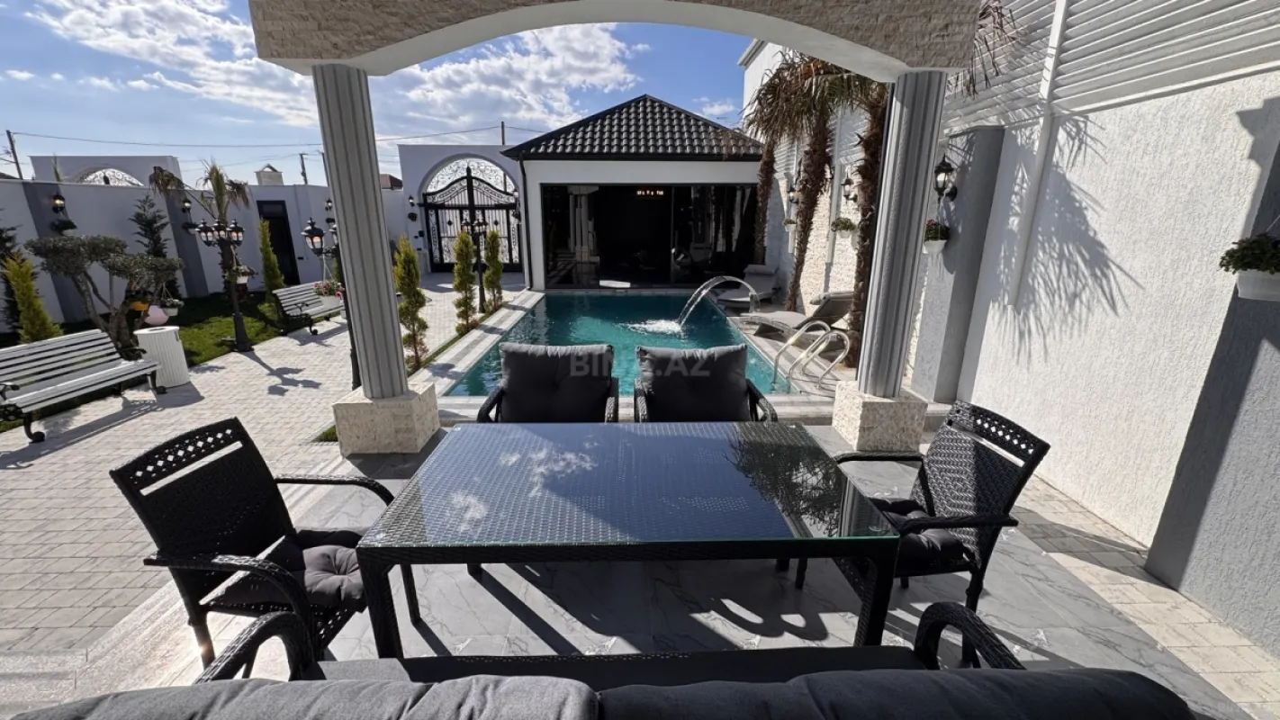 Satılır 5 otaqlı həyət evi 250 m²