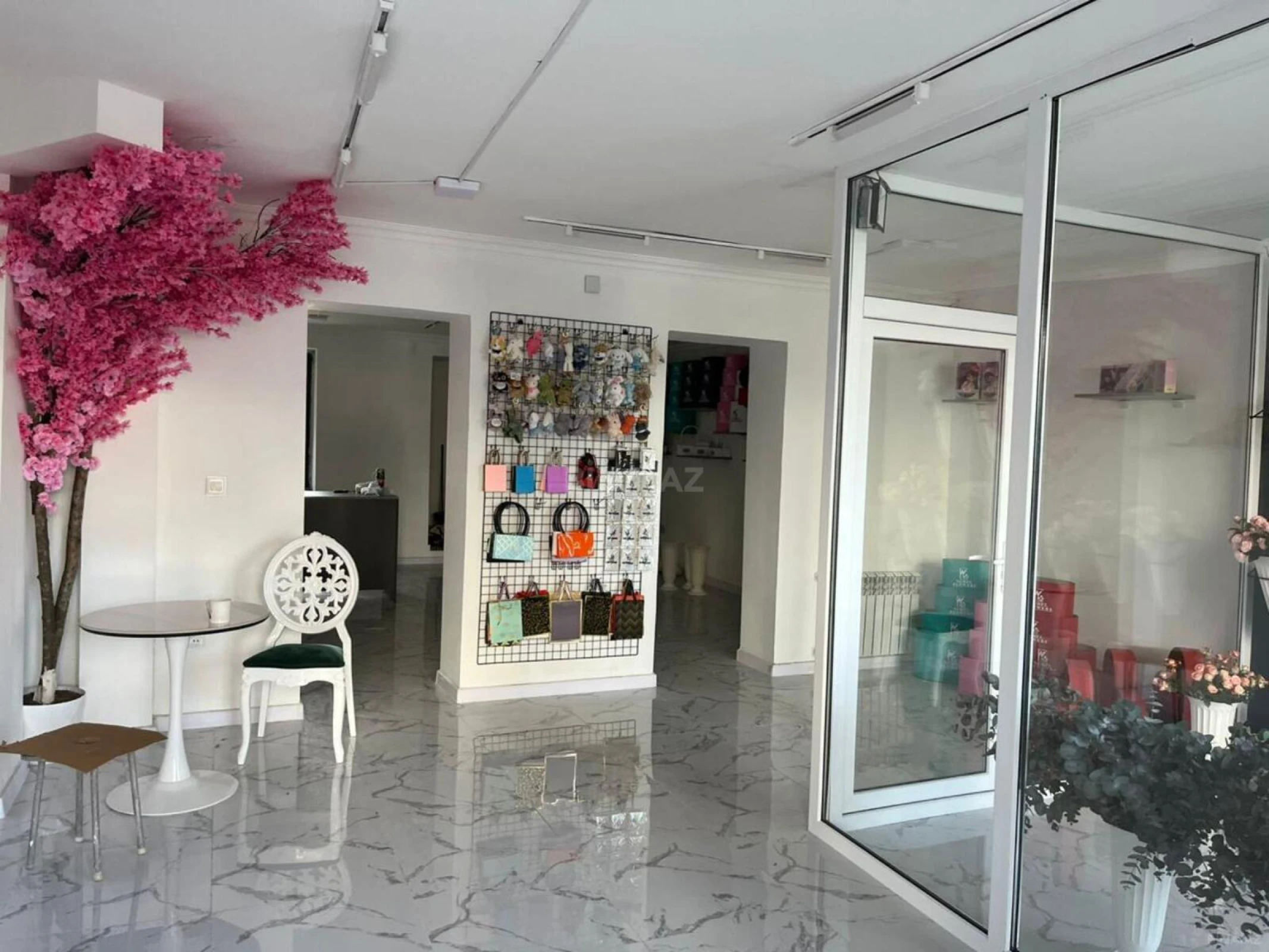 Kirayə verilir obyekt 60 m²