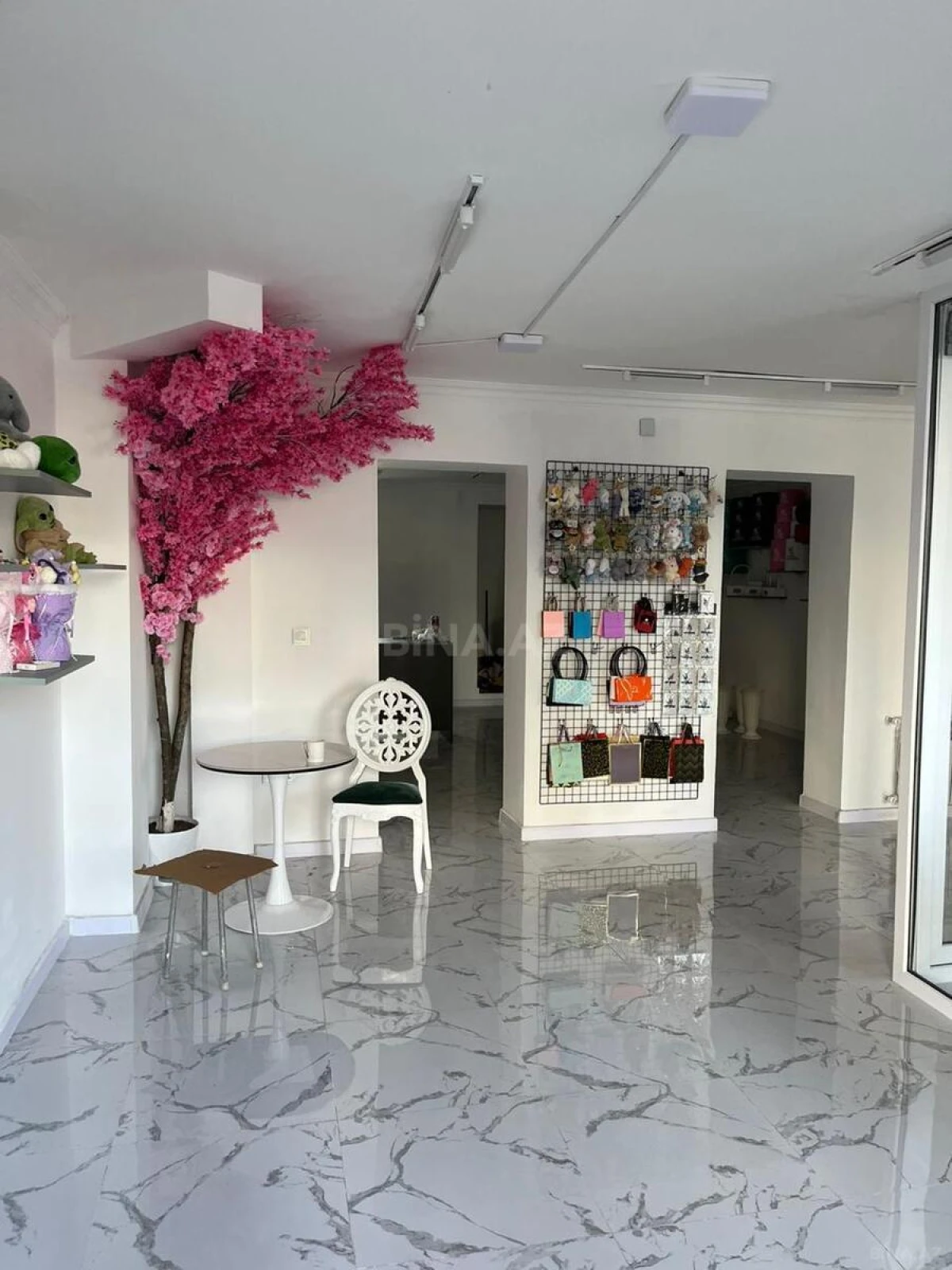 Kirayə verilir obyekt 60 m²