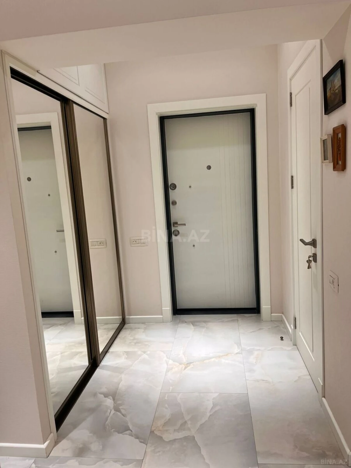 Satılır 3 otaqlı mənzil 92 m²