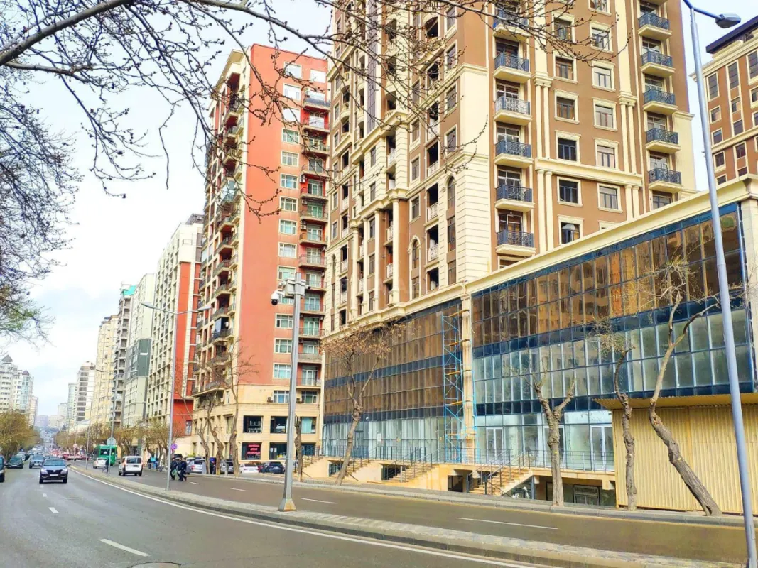 Satılır obyekt 205 m²